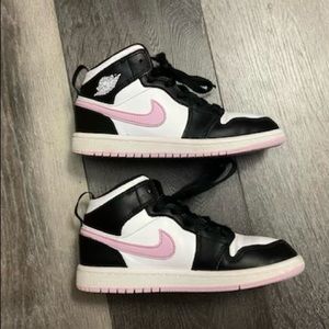 Girls Jordan Mid 1 size 13